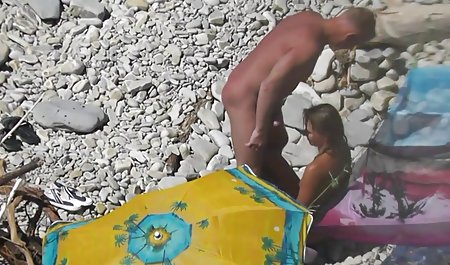 Indah pijat cewek seksi xxx tante japan di meja